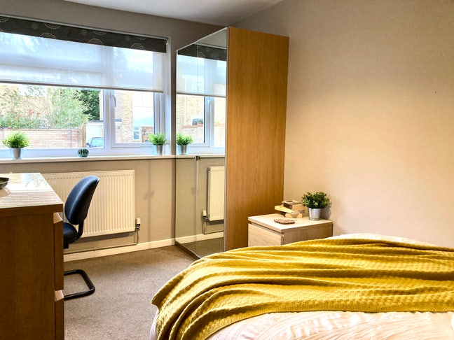 💛Great Things Happen Living in a Snug Home💛
 Main Photo