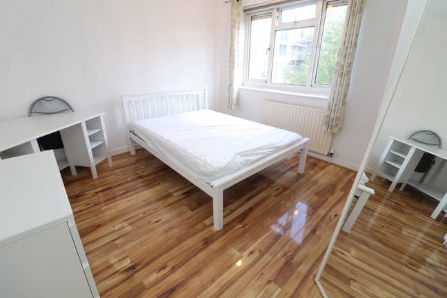 Cozy Double Room with Living Room Next to the Stat Main Photo