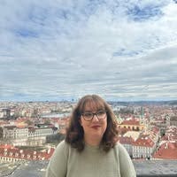 Looking for a house share with female professional Main Photo