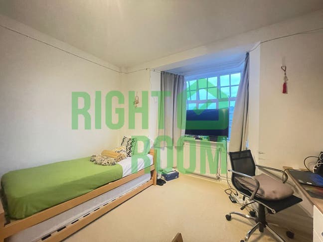 Charming WC1H Studio by Russell Square Station Main Photo