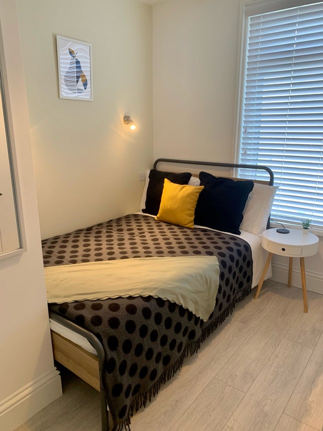 Stylish en-suite bedroom in new house  Main Photo