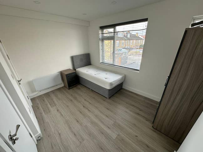 DSS-Studio Flat Available in Tooting Mitcham CR4 Main Photo