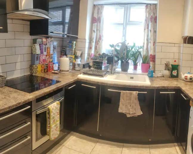 Beautiful, Light-Filled 1-Bed Apartment, zone 2 Main Photo