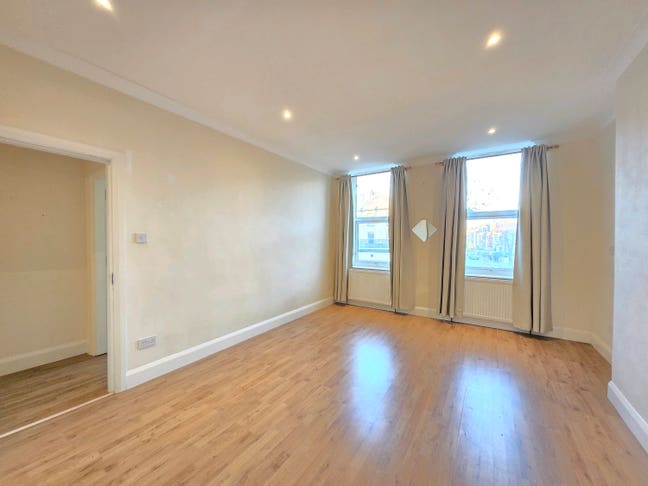 Cricklwood,Entire two  bedroom flat to let  clos Main Photo