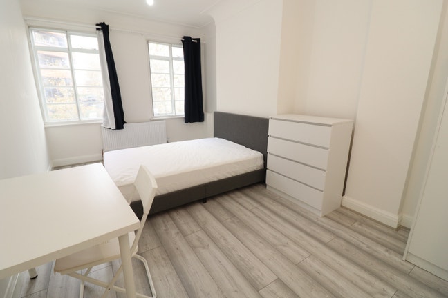  2 Beautiful Rooms by Elizabeth Line! Main Photo