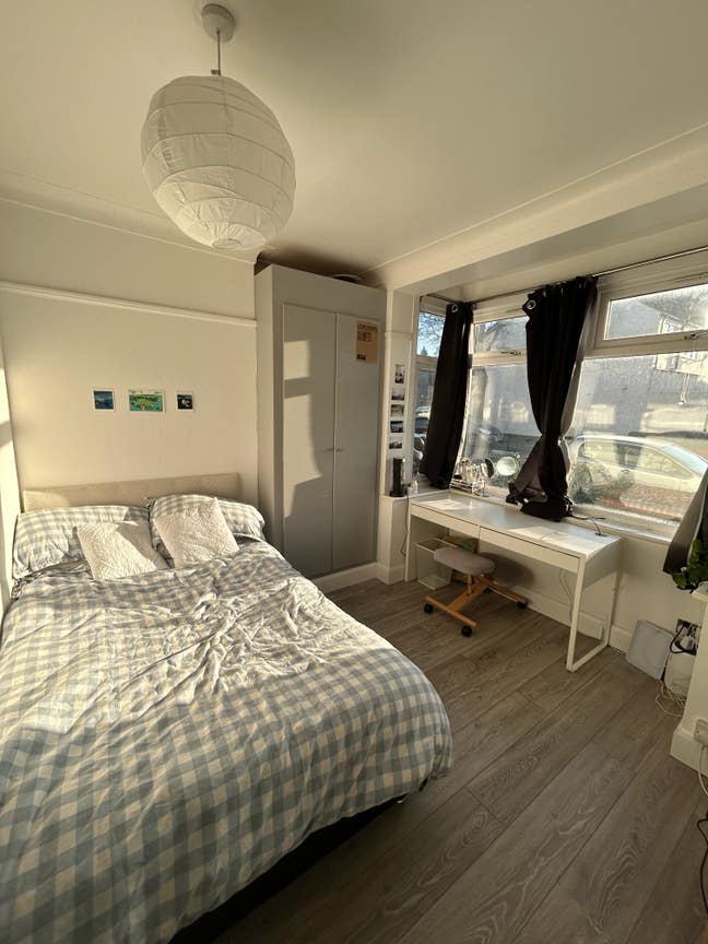 Bright, spacious double room with ensuite Main Photo