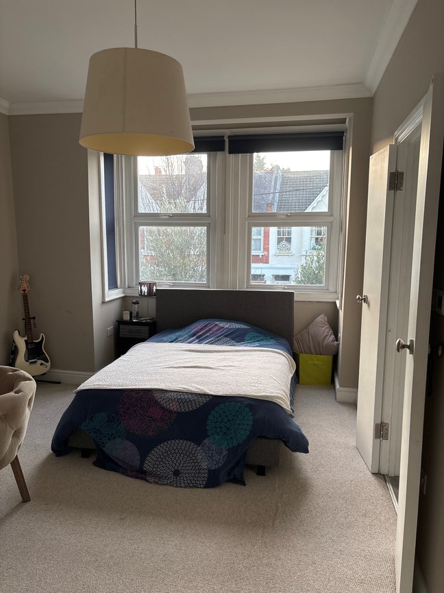 Bright Ensuite Room in Modern House – Acton Main Photo