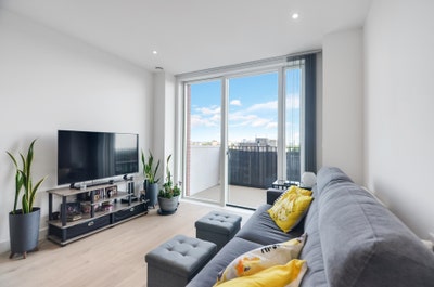 1 Bed Flat near Battersea Power Station, SW8 Main Photo