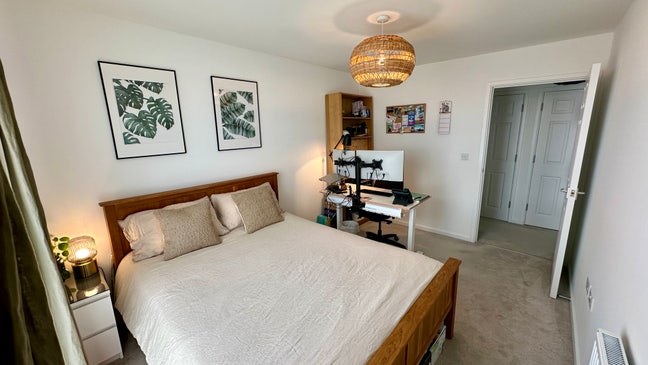 Bright Large Double Room in Modern Flat w/ Bathroo Main Photo