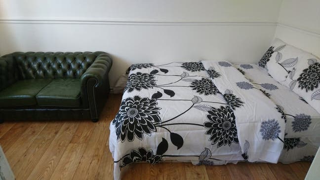 Double RM+Inc Bills Ready to move@ Wapping Main Photo