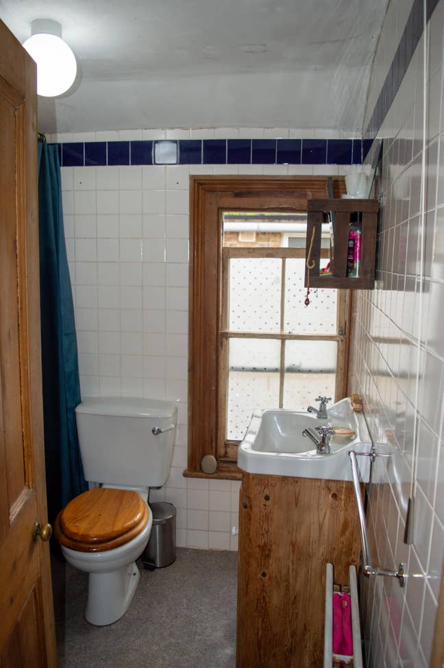 Double Room in a Calm Home — Video Viewings Availa Main Photo