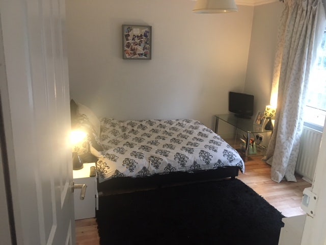 Very Large double room, 5 mins from station  Main Photo