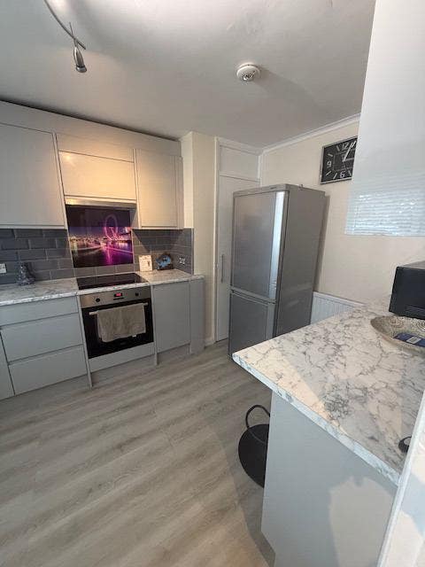  1 Spacious double room 10min Walk from NEW CROSS Main Photo