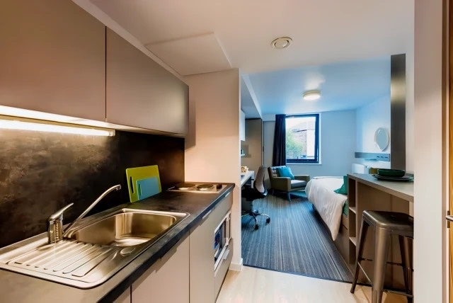 Modern Silver Studio- West village Main Photo