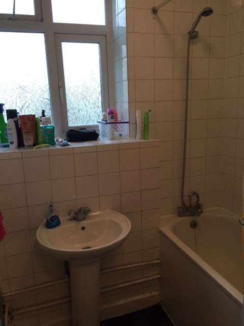 A spacey single room /Shepherds Bush Main Photo