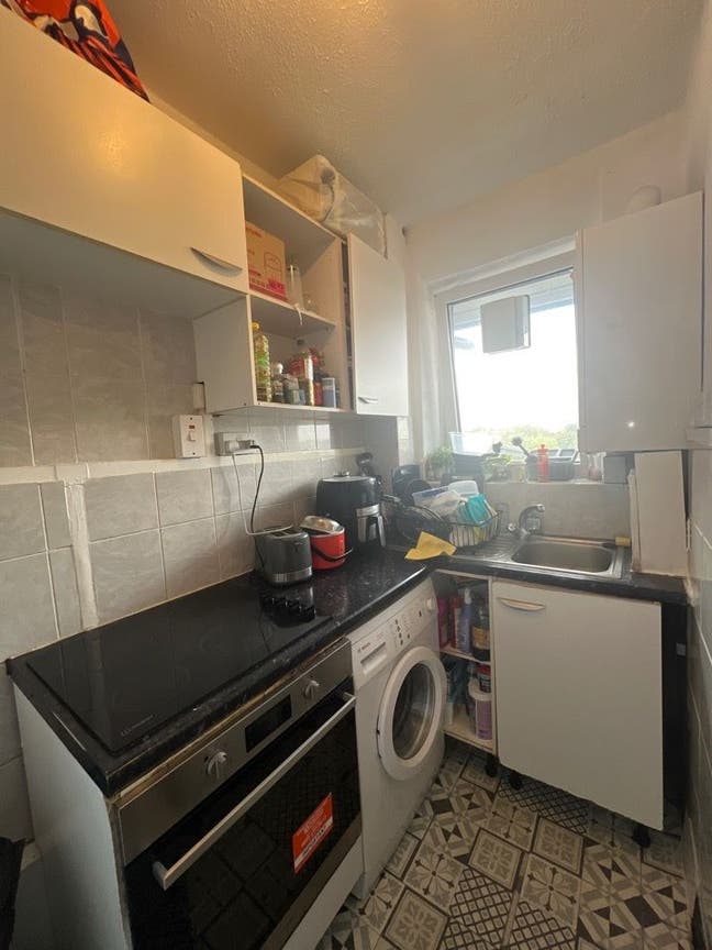 1 great double room in Mile End available now !!! Main Photo
