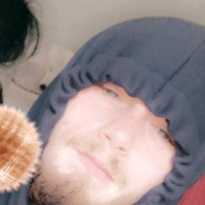 Professional Male seeks a single or double room Main Photo