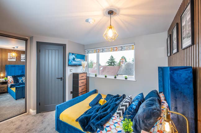 Spacious Brand New Ensuite Room Main Photo