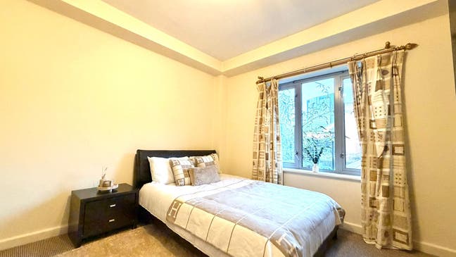 ✨ City Centre Ensuite Room! 3-Bed Flat Main Photo