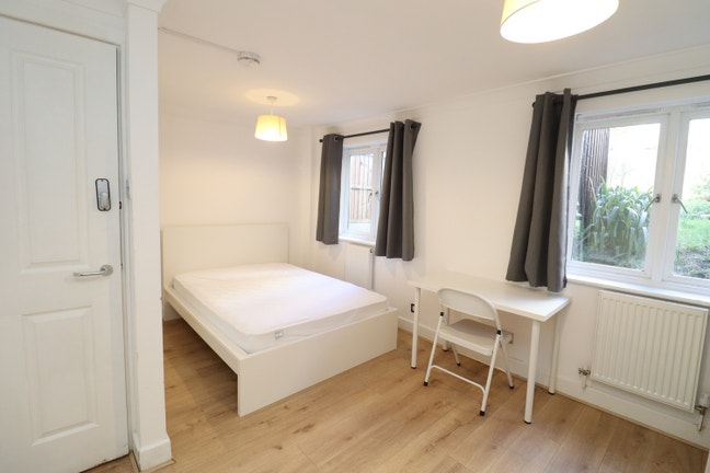 🔥 Double Rooms Minutes from Canary Wharf  Main Photo