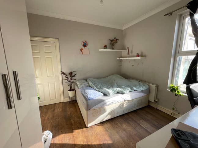 Single bedroom Main Photo