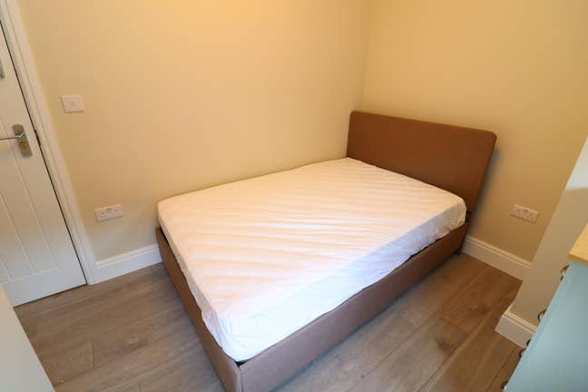 Prime Location - 2 Beautiful Rooms in Bermonsdey!  Main Photo