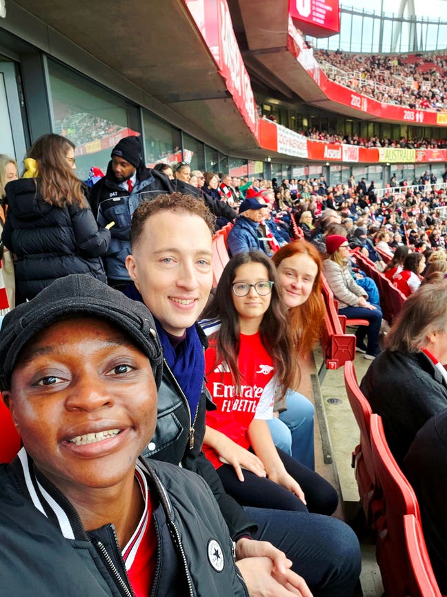 Professional female with dog looking for rental Main Photo