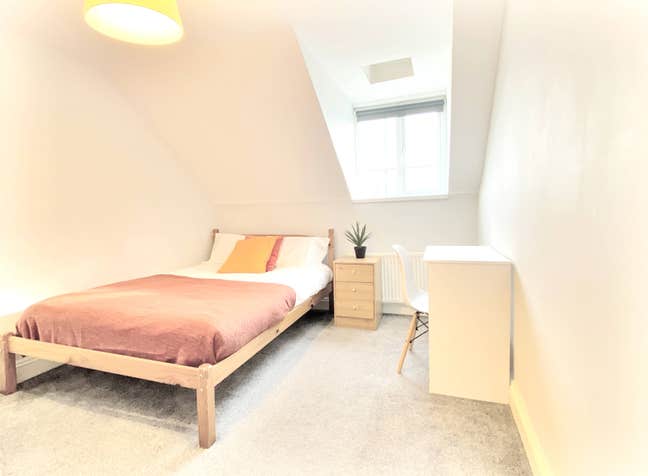 Large Room Available in the Centre of Balham Main Photo