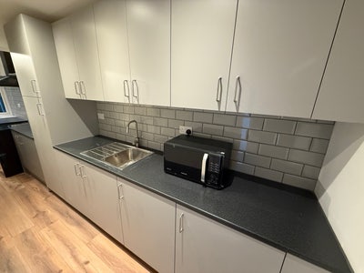 Amazing modern room available now Main Photo