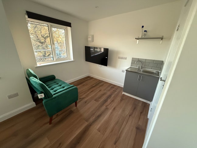 Amazing modern room/studio available now Main Photo