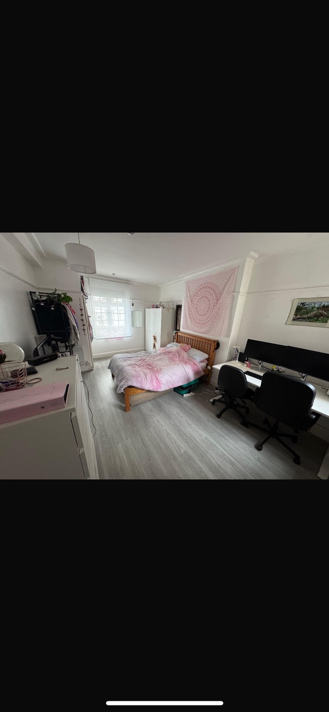 Huge room in the heart of brick lane  Main Photo