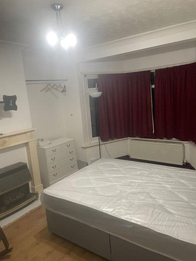 2 Double Rooms Available in SE6 Main Photo