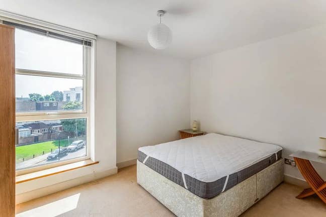 1 Ensuite Bedrrom in spacious Canary Wharf Flat Main Photo