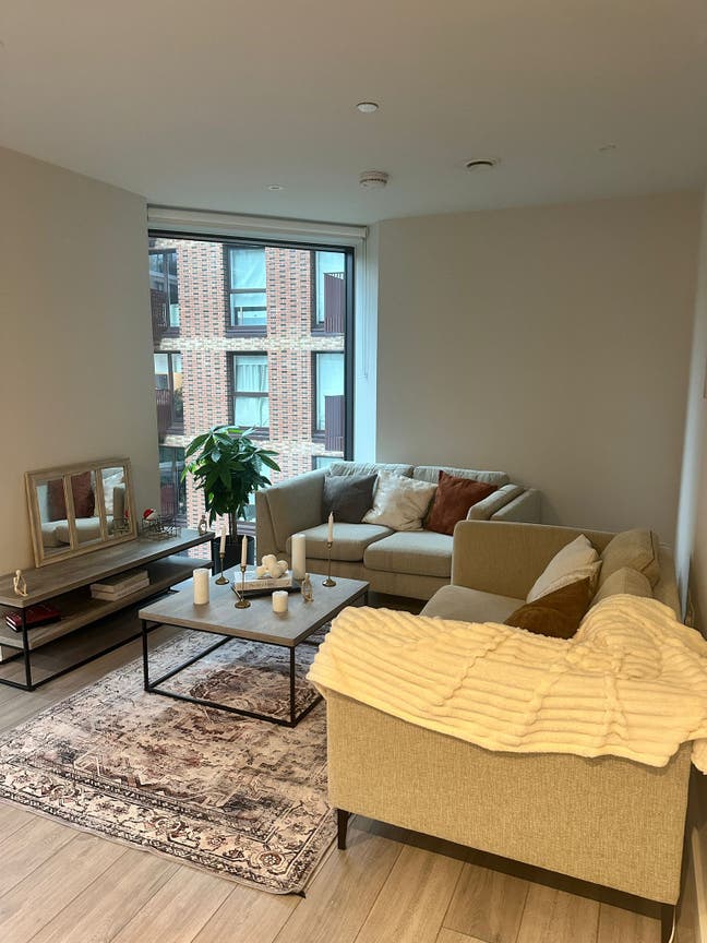 Double Room Available in Premium Modern 2-Bed Flat Main Photo