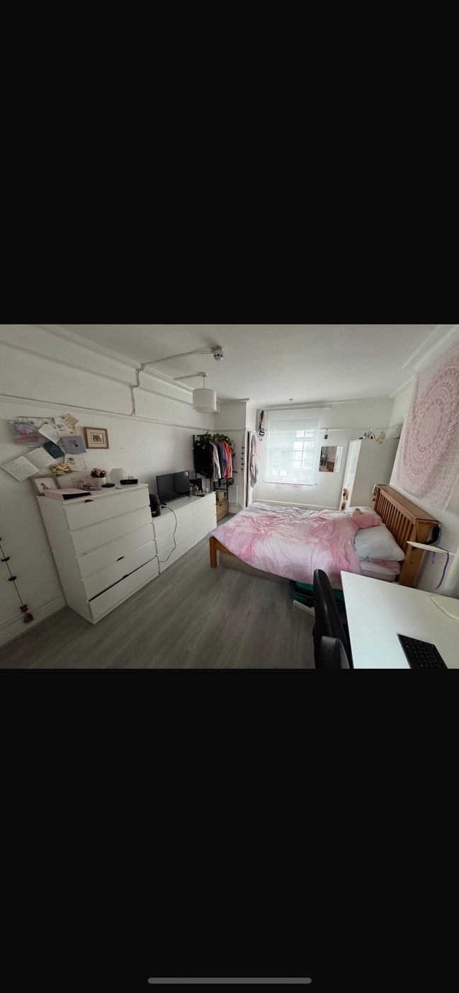 Huge room in the heart of brick lane  Main Photo