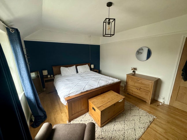 Single room on Sixth Avenue Main Photo