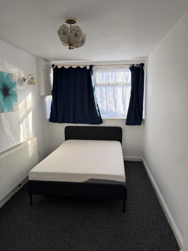 Two double bedroom and one single room available  Main Photo