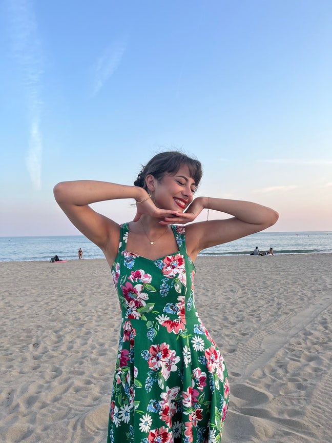 Female looking for a room/flatmate Main Photo