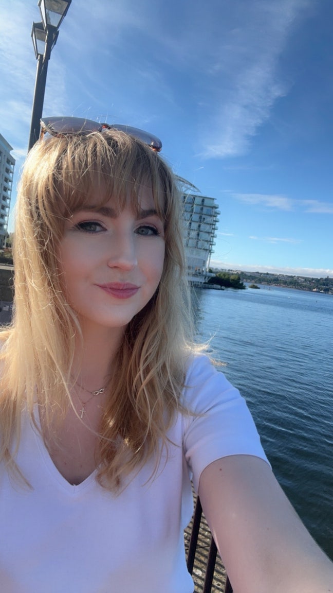 Working professional in search of a new home! x Main Photo