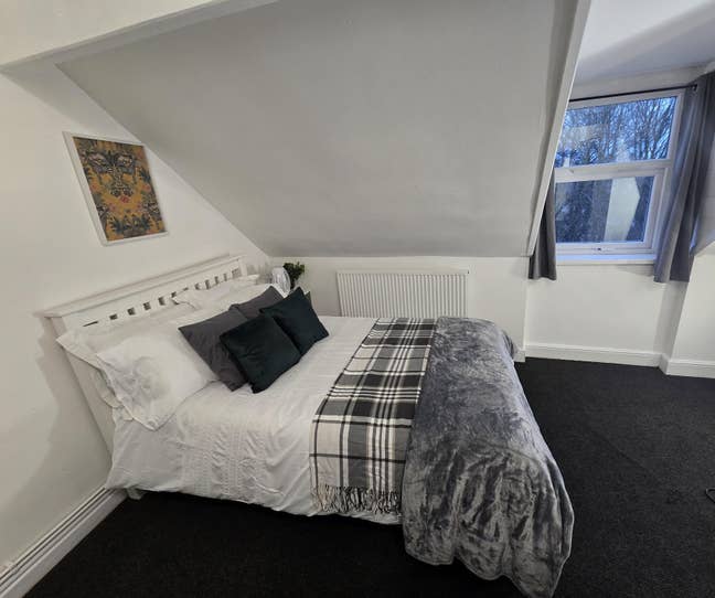 Modern Double Room!!! Near Newcross Hospital Main Photo