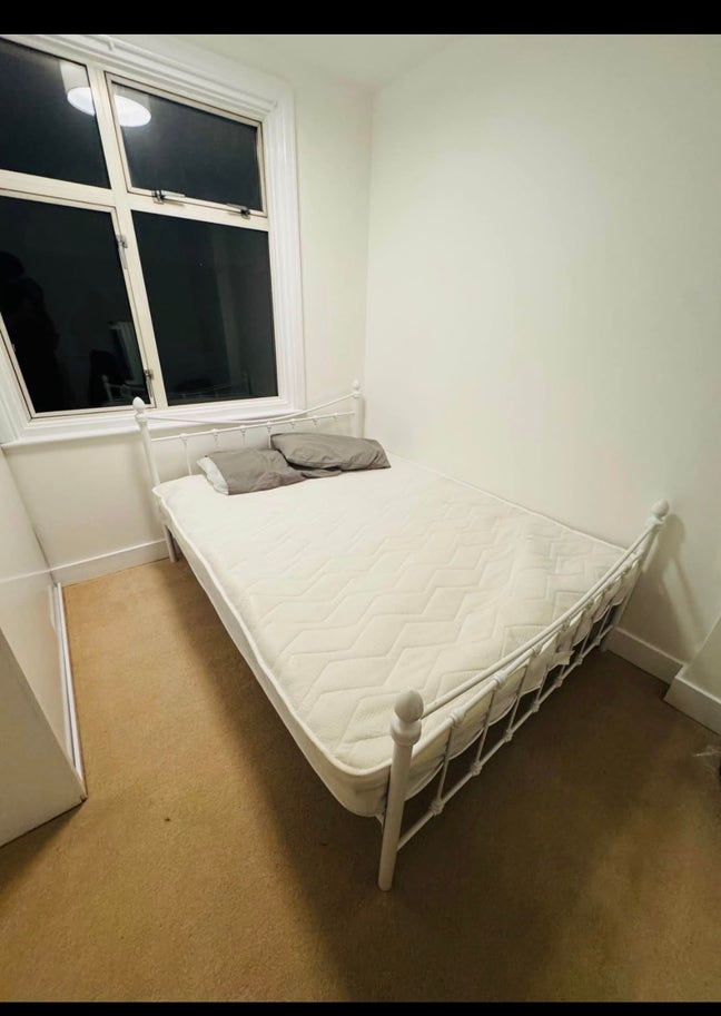 Room in feltham Main Photo