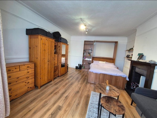 *NO BILLS* Large Double Room-1 min walk station Main Photo