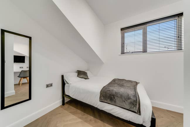 Double Room – £110/week, 6-Bed House Share (L7) Main Photo