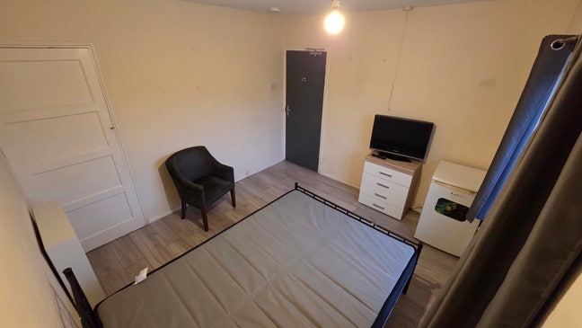 Large Double Room - Fully Furnished, All Bills Inc Main Photo