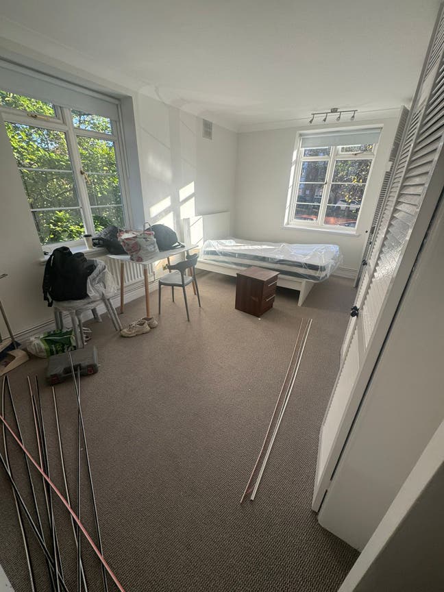 5 Brand-New Ealing Broadway Rooms (Balcony • Safe) Main Photo