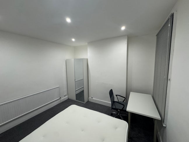 2 Rooms Available (Single Occupancy Only) - Newly  Main Photo