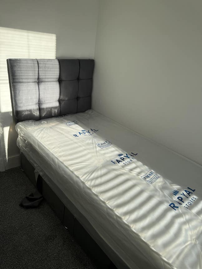 2 Rooms Available (Single Occupancy Only) - Newly  Main Photo