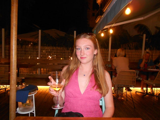 Professional Female seeks a single or double room Main Photo