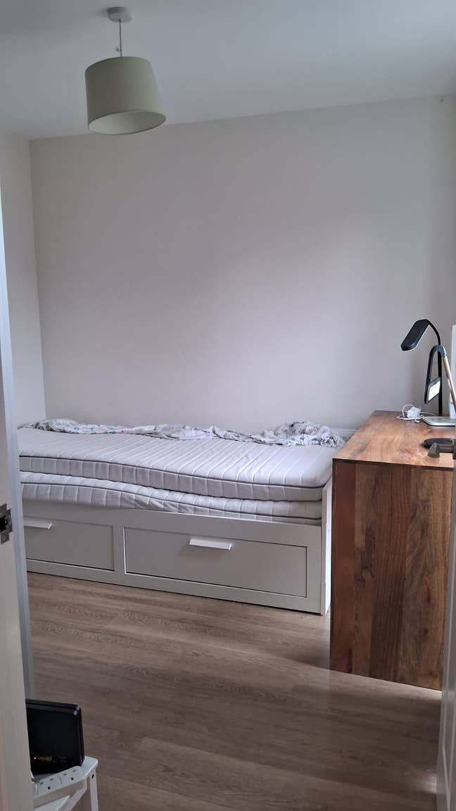 Single Room – Shared Kitchen & Bathroom Main Photo