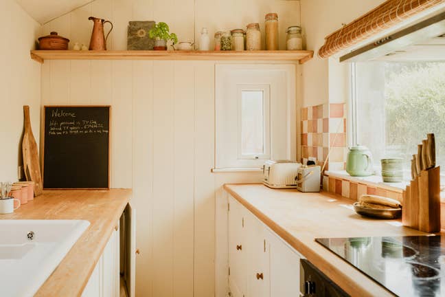 Double room in house overlooking the sea Main Photo